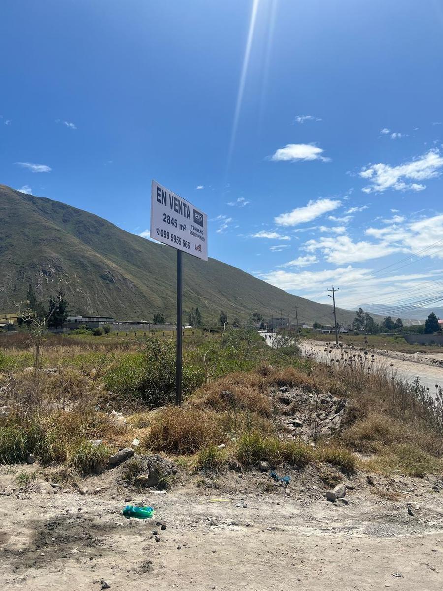 Terreno ESQUINERO, $55 c/m2, Mitad del Mundo, Inversión, Todo Servicio