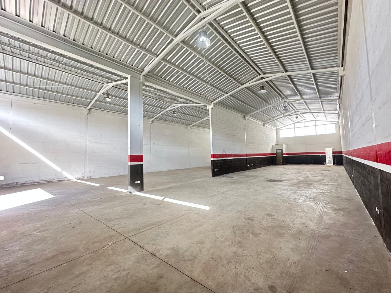 Local en alquiler en Pichincha | Quito | Mitad del Mundo, Manuel Córdova Galarza, 400 m²