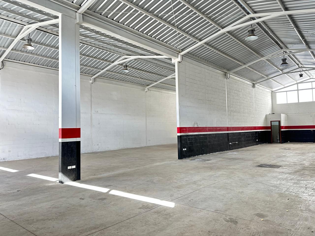 Local en alquiler en Pichincha | Quito | Mitad del Mundo, Manuel Córdova Galarza, 400 m²