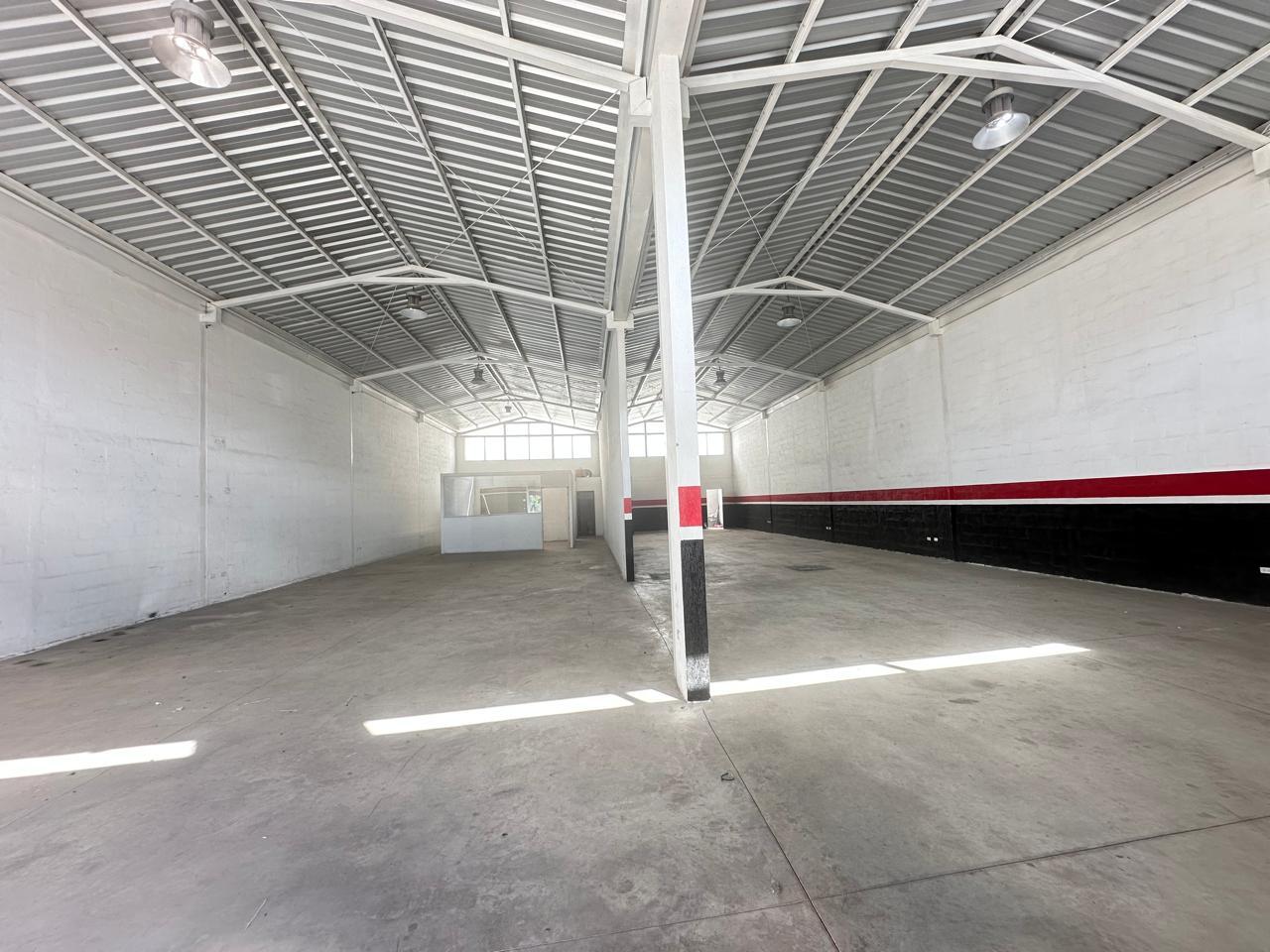 Local en alquiler en Pichincha | Quito | Mitad del Mundo, Manuel Córdova Galarza, 400 m²