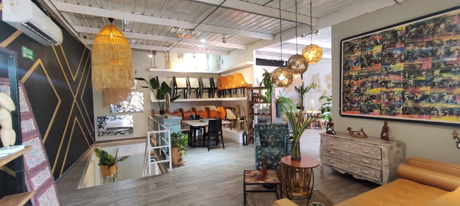 Local en alquiler en Pichincha | Quito | Cumbayá, Calle Alba Calderón y Av. Interoceánica, 300 m²