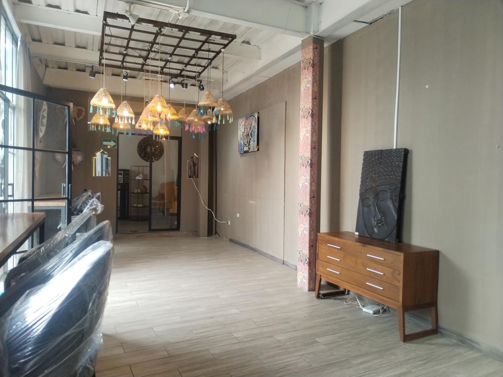 Local en alquiler en Pichincha | Quito | Cumbayá, Calle Alba Calderón y Av. Interoceánica, 300 m²