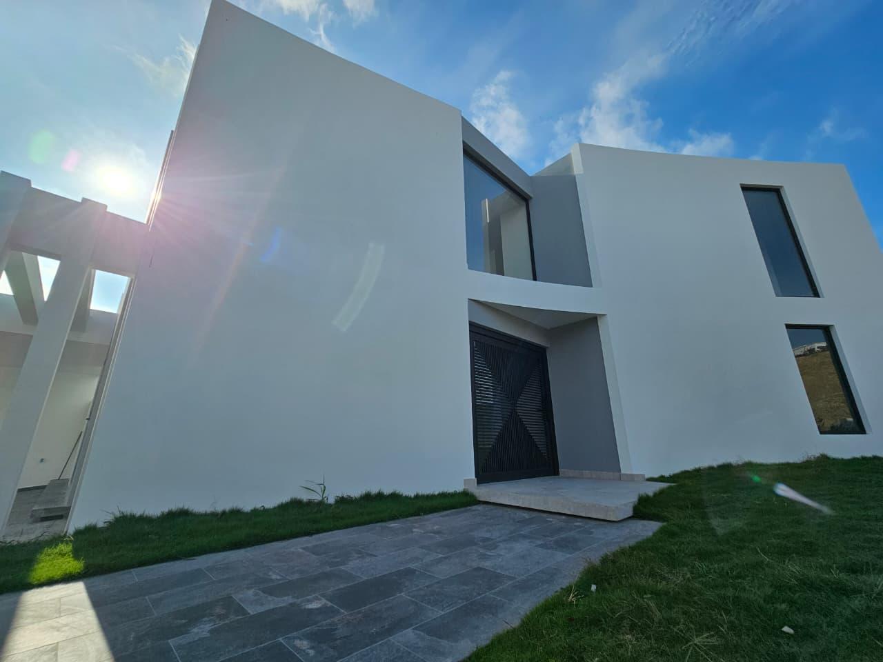 Spectacular house, located in the southern area of the City of Manta 2