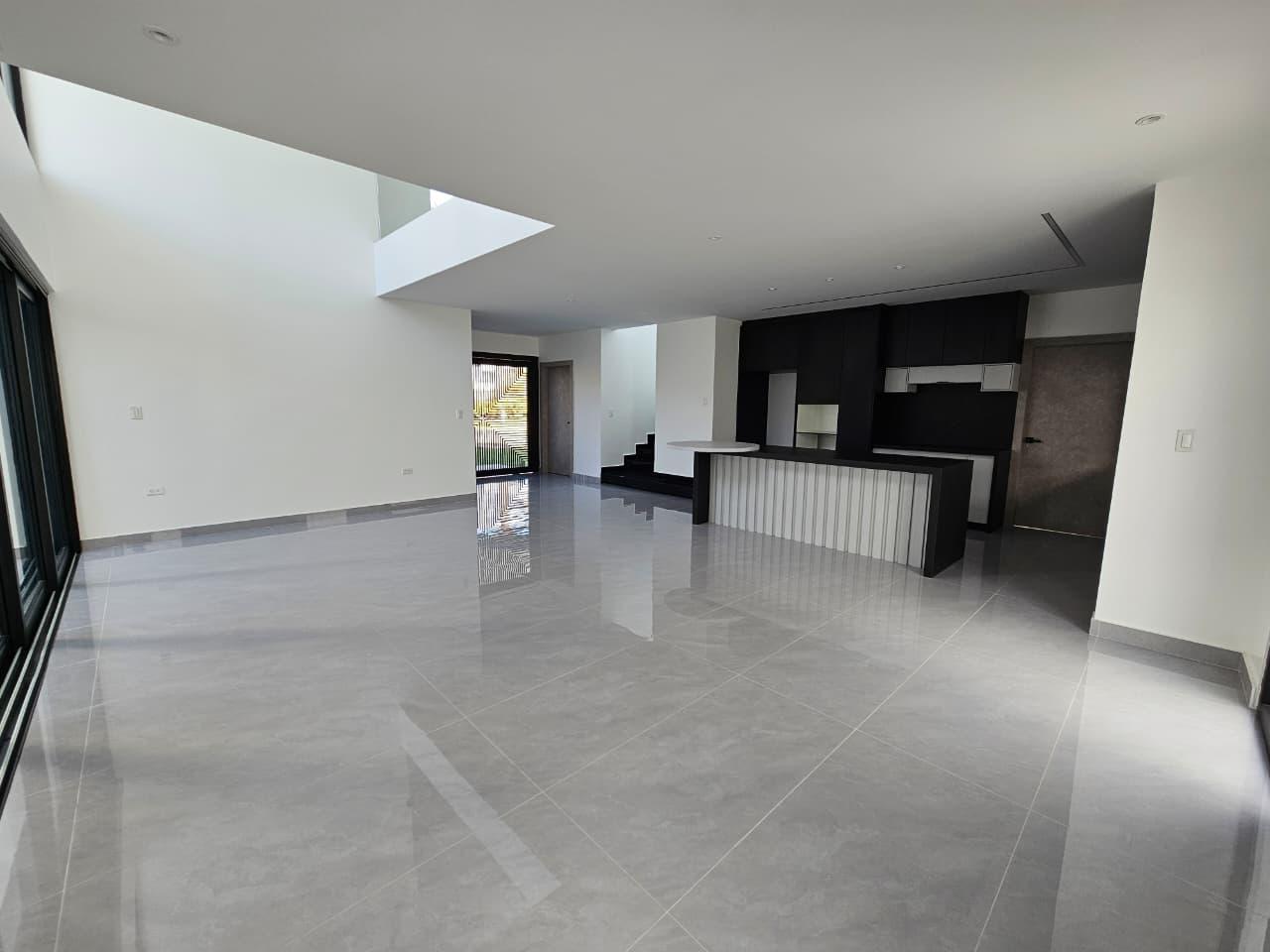 Spectacular house, located in the southern area of the City of Manta 5