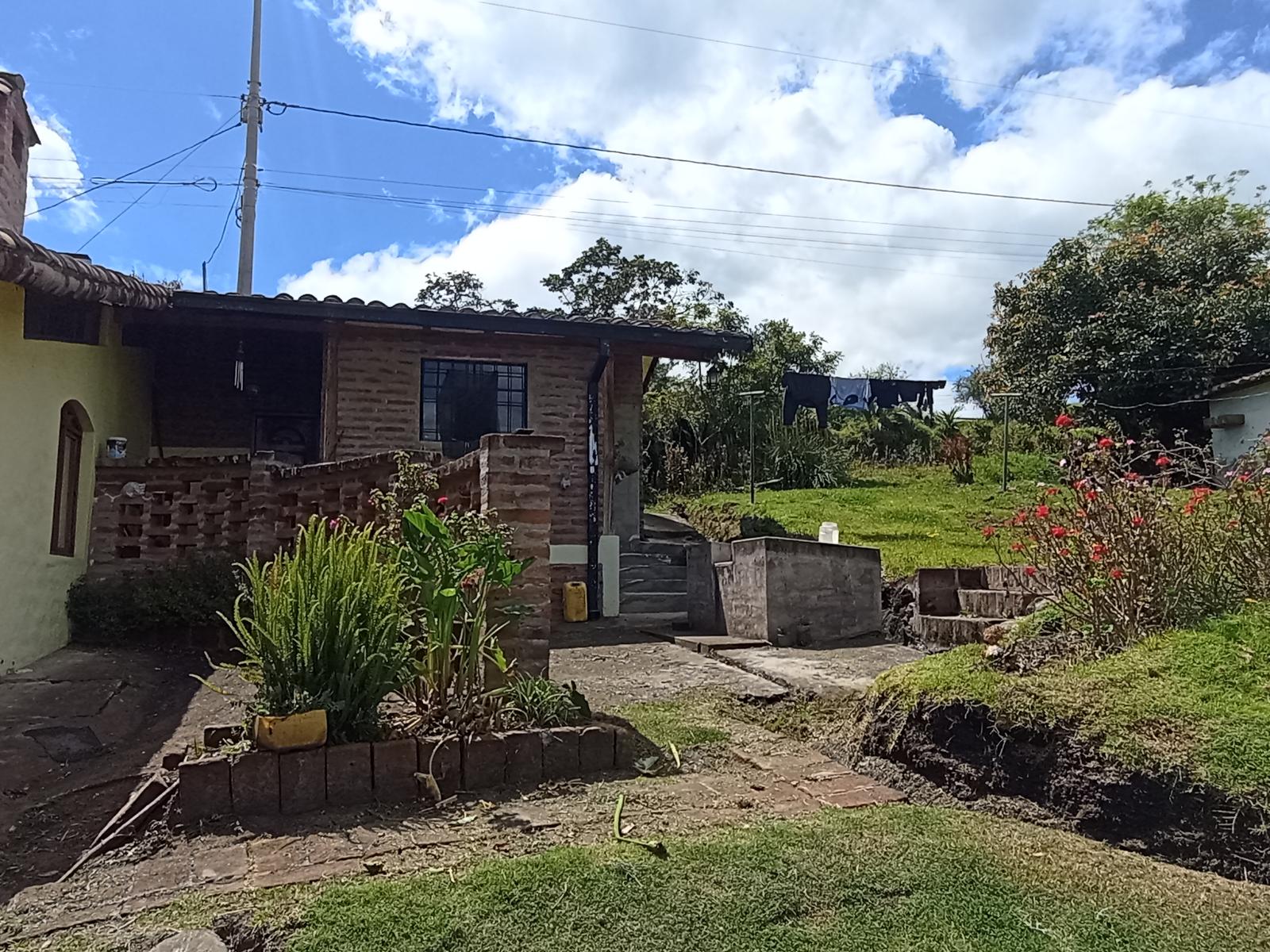 Quinta en venta en Pichincha | Quito | Checa, Checa sector La Tola, 211 m²