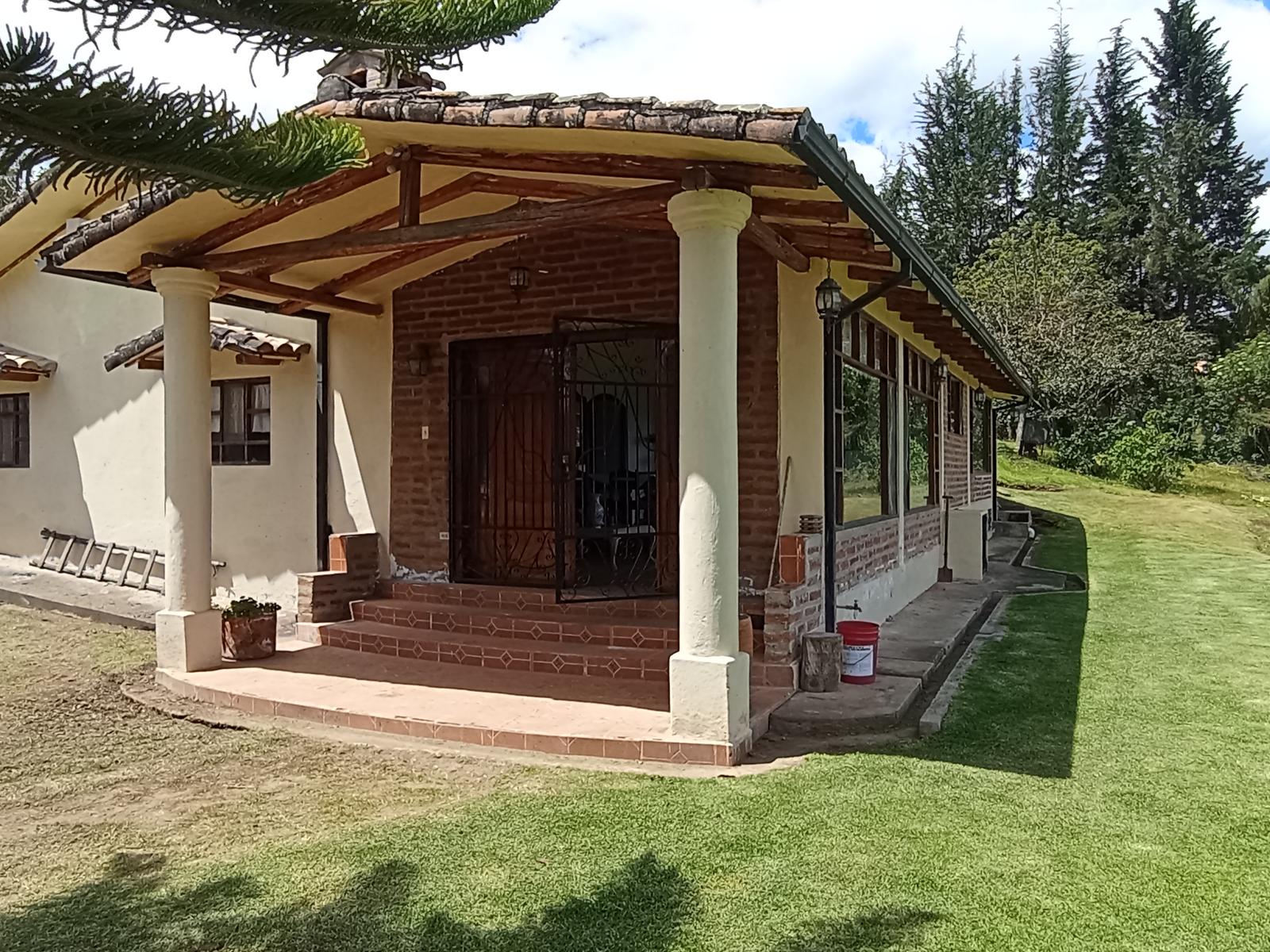 Quinta en venta en Pichincha | Quito | Checa, Checa sector La Tola, 211 m²