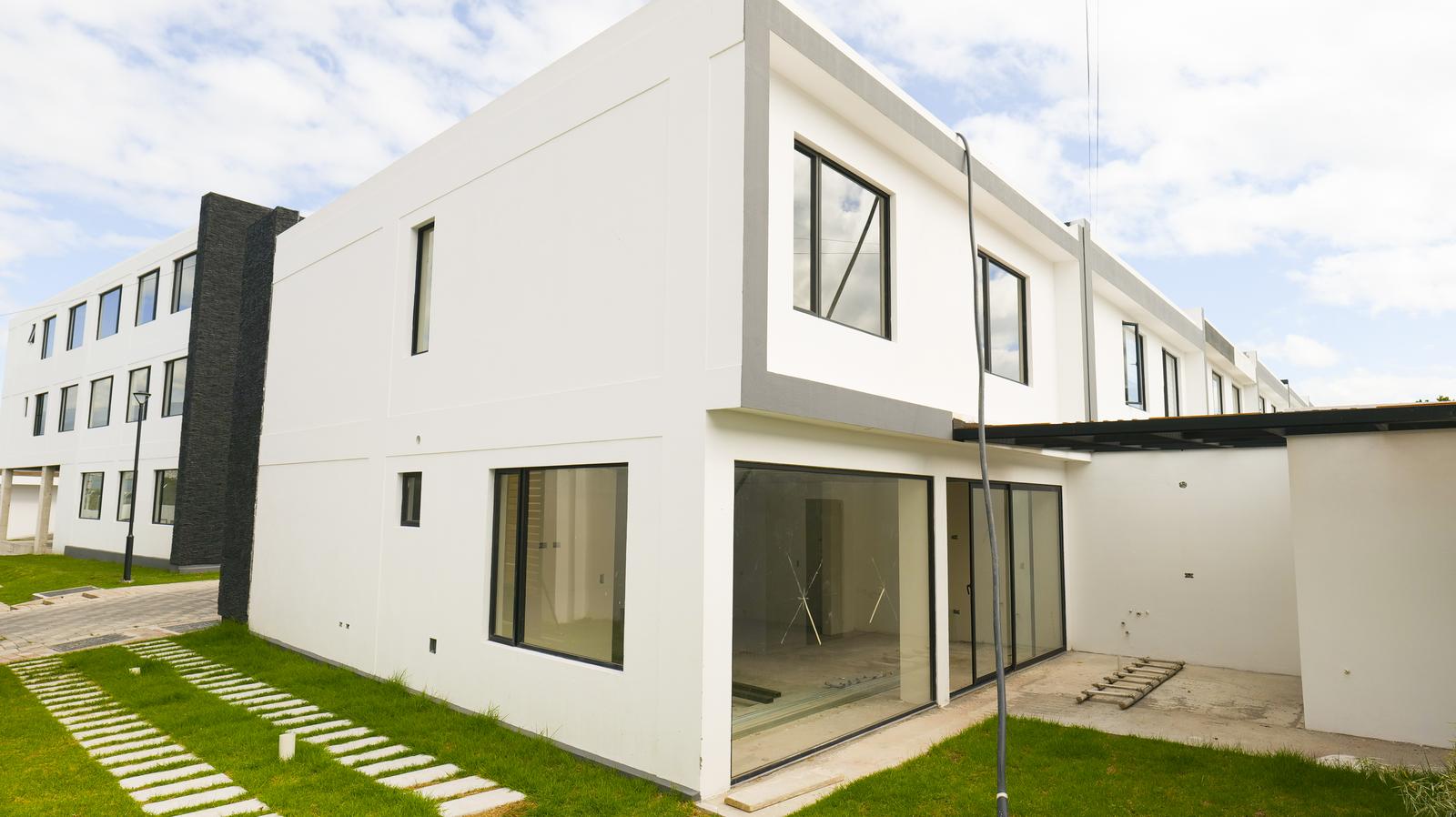 BEAUTIFUL NEW CONSTRUCTION BUILDING IN TUMBACO AREA