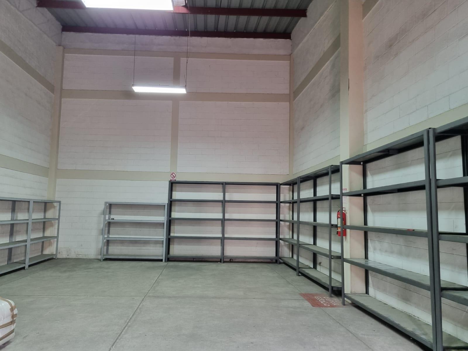 Bodega en venta en Guayas | Guayaquil | Parque California, Parques California Km 12.5 via a Daule, 200 m²