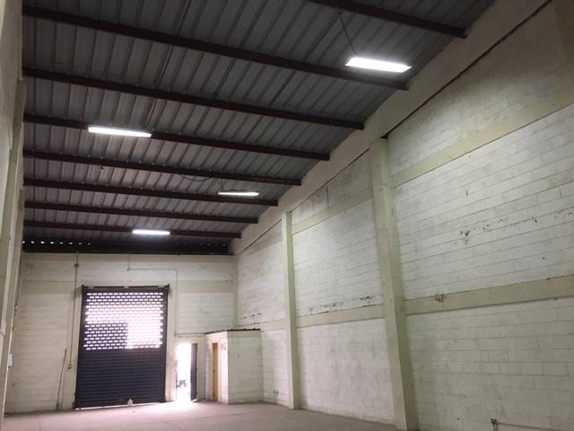 Bodega en venta en Guayas | Guayaquil | Parque California, Parques California Km 12.5 via a Daule, 200 m²