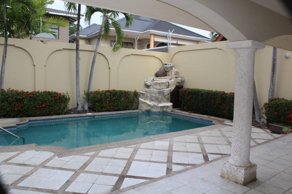 Casa en alquiler en Guayas | Guayaquil | Vía a la Costa, Cdla Puerto Azul, 600 m²