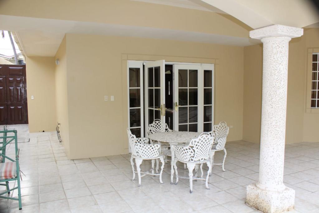 Casa en alquiler en Guayas | Guayaquil | Vía a la Costa, Cdla Puerto Azul, 600 m²