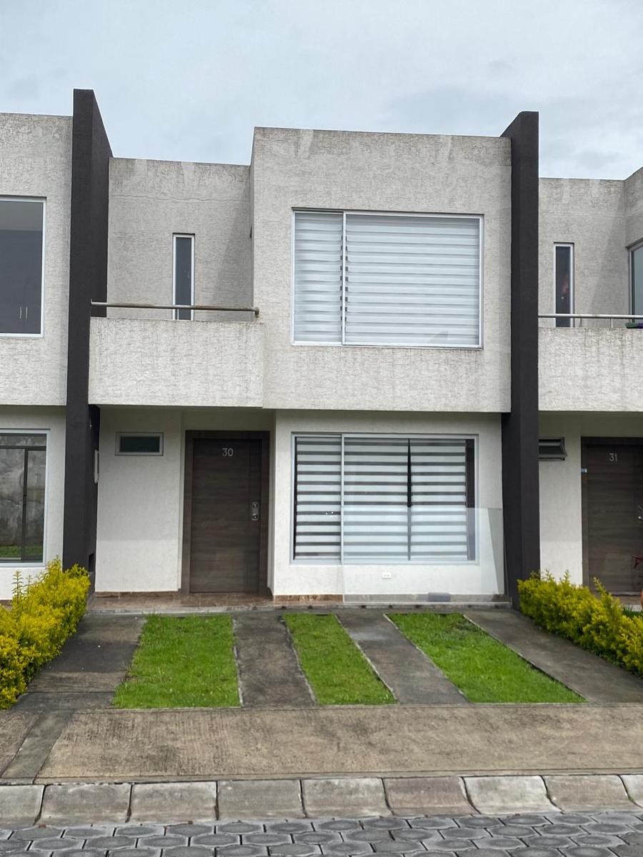 CONOCOTO, House in Boreal Complex