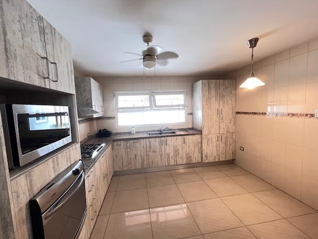 House for Sale in Portofino Urbanization 5