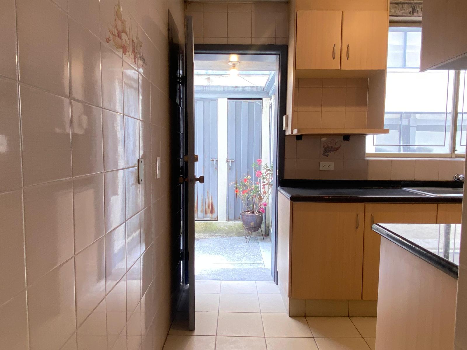 STRATEGICALLY LOCATED HOUSE FOR SALE. 5