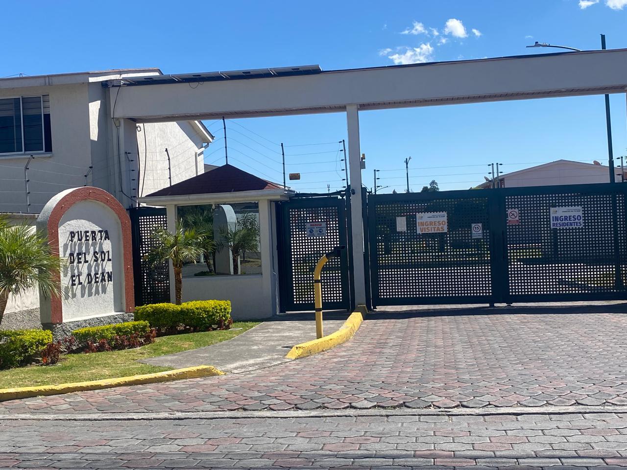 Conocoto Property for Sale - 2-Story House in El Dean Sector 2