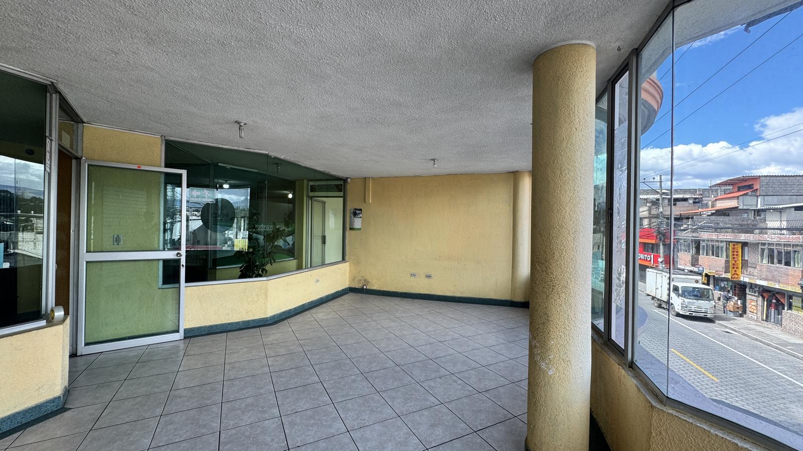 Local en alquiler en Pichincha | Quito | Sangolqui, Av. Mariana de Jesus y Diego Janchi, 28 m²