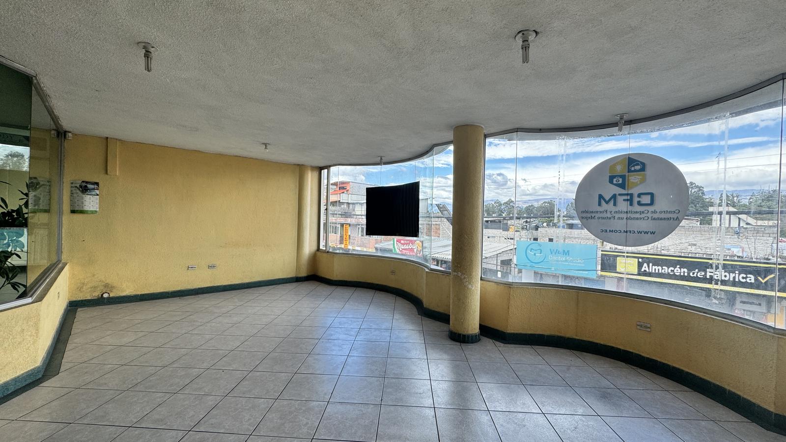 Local en alquiler en Pichincha | Quito | Sangolqui, Av. Mariana de Jesus y Diego Janchi, 28 m²