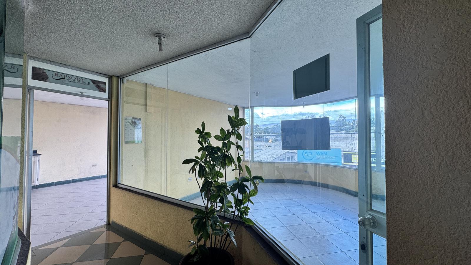 Local en alquiler en Pichincha | Quito | Sangolqui, Av. Mariana de Jesus y Diego Janchi, 20 m²