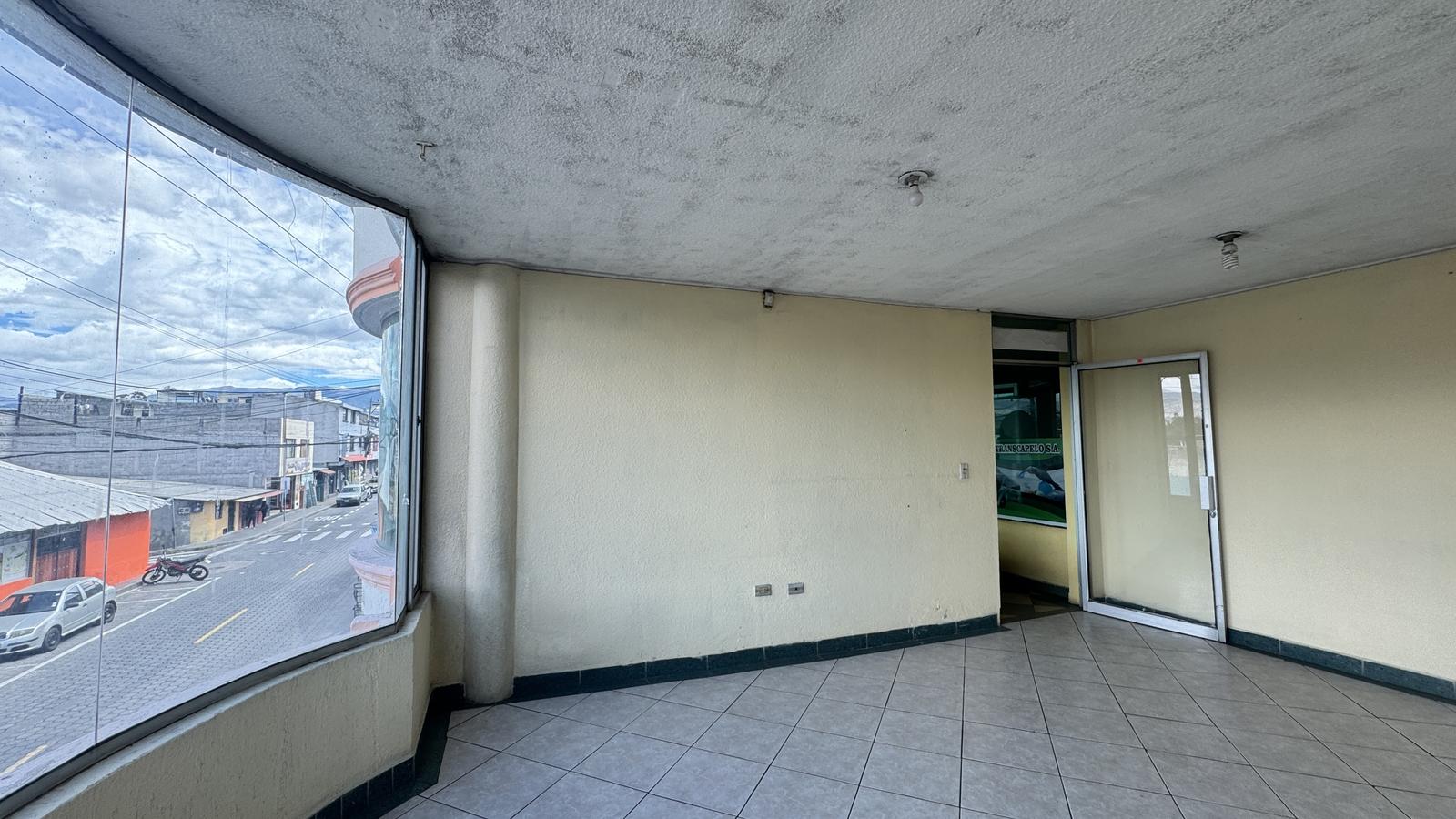 Local en alquiler en Pichincha | Quito | Sangolqui, Av. Mariana de Jesus y Diego Janchi, 68 m²