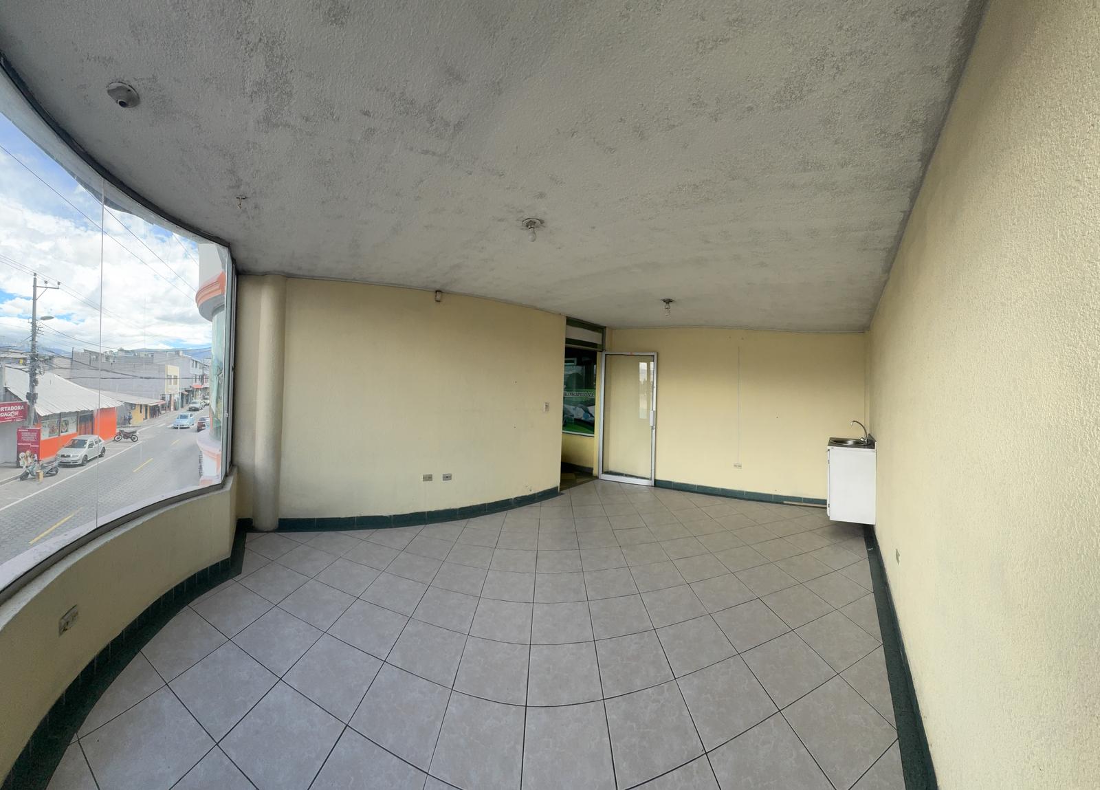 Local en alquiler en Pichincha | Quito | Sangolqui, Av. Mariana de Jesus y Diego Janchi, 68 m²