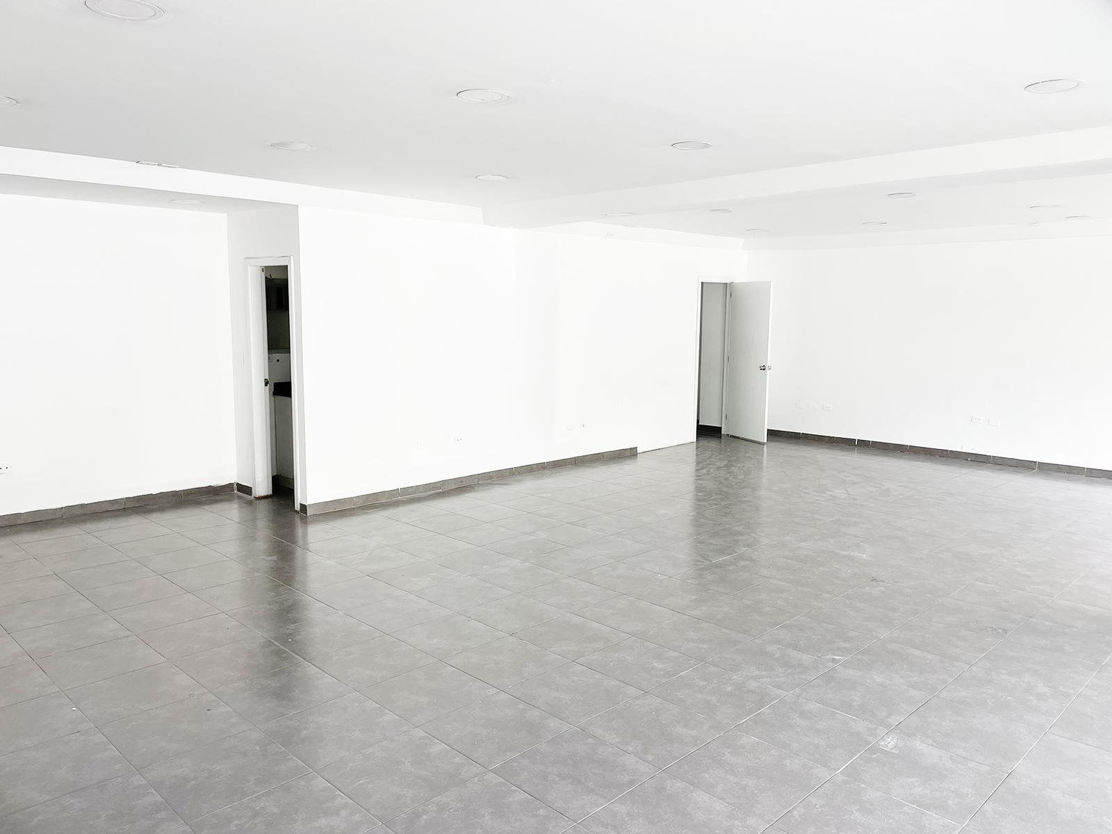 Oficina en alquiler en Pichincha | Quito | La Carolina, ARRIENDO LOCAL COMERCIAL U OFICINA en LA CAROLINA, Av. Naciones Unidas, 91 m²