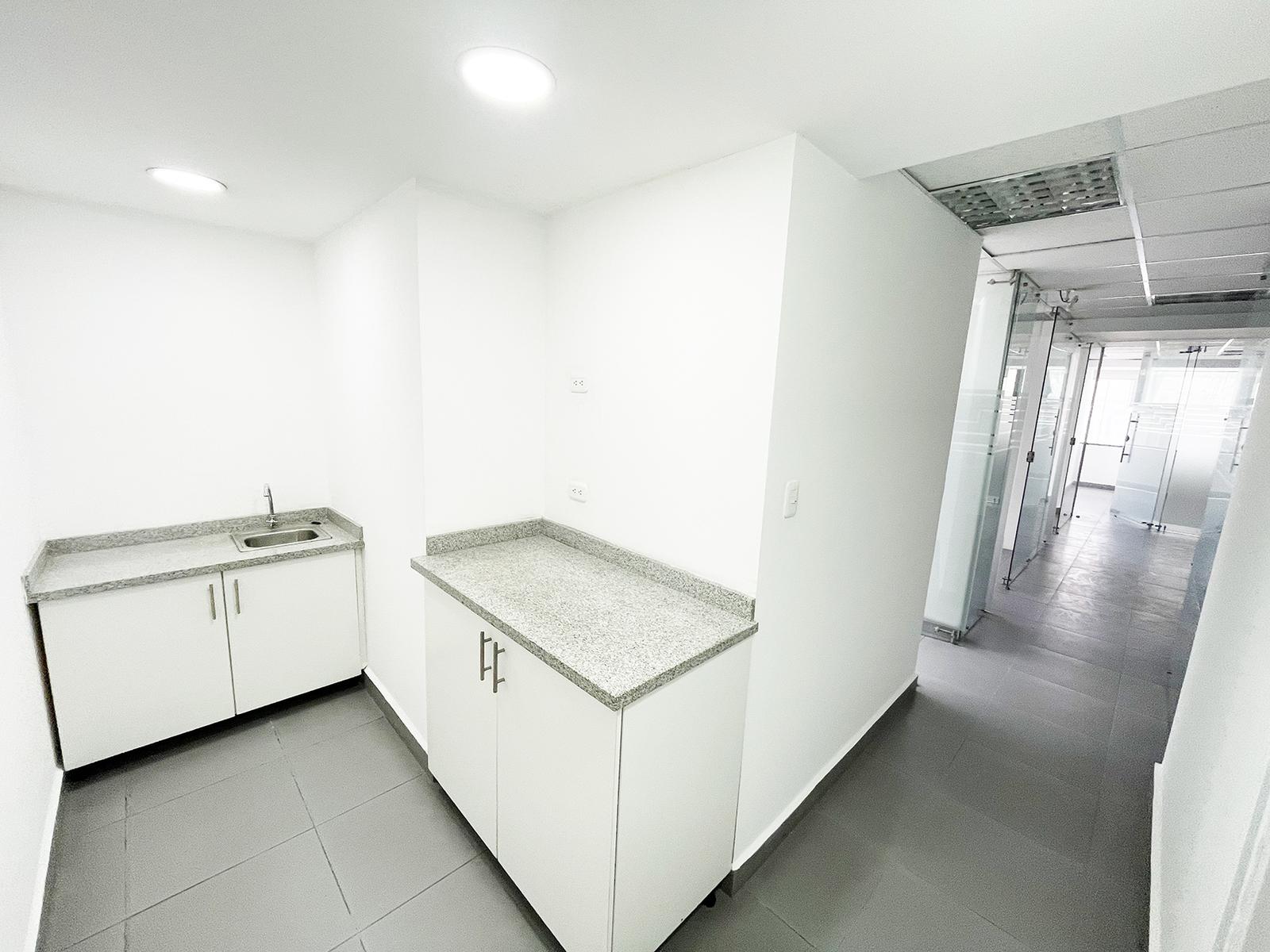 Oficina en alquiler en Pichincha | Quito | La Carolina, ARRIENDO OFICINAS CORPORATIVAS AAA en LA CAROLINA, Av. Naciones Unidas, 398 m²