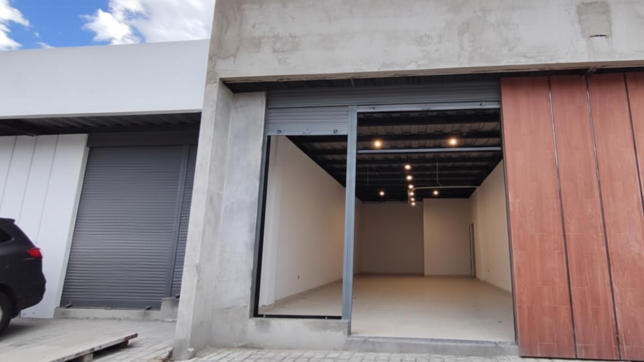 Local en venta en Pichincha | Quito | Puembo, Puembo cerca al parque central, 30 m²