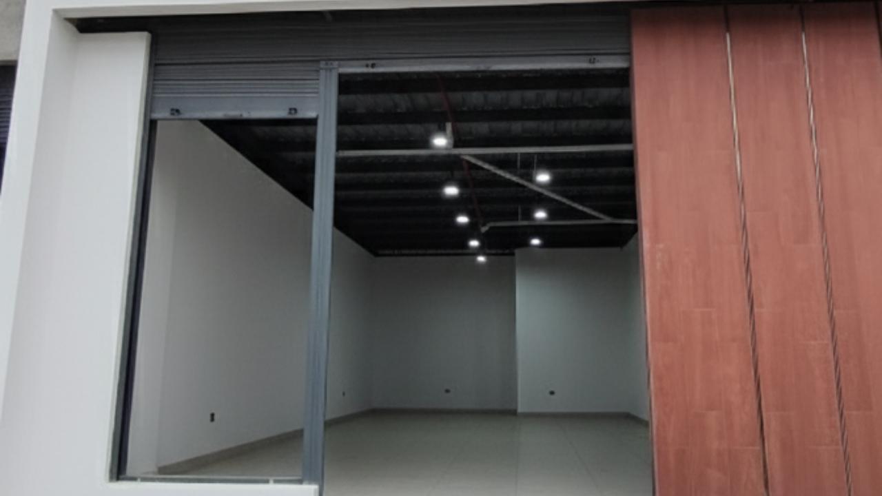 Local en venta en Pichincha | Quito | Puembo, Puembo cerca al parque central, 30 m²