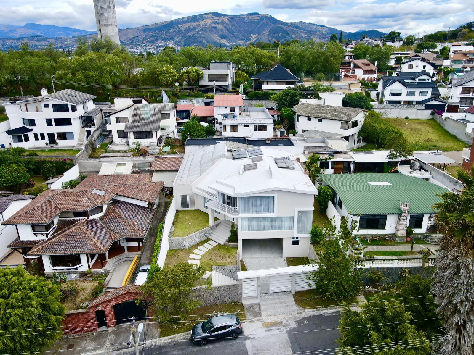 Casa en venta en Pichincha | Quito | Cumbayá, Urb. Valle 2 y 3 Jacaranda Cumbaya