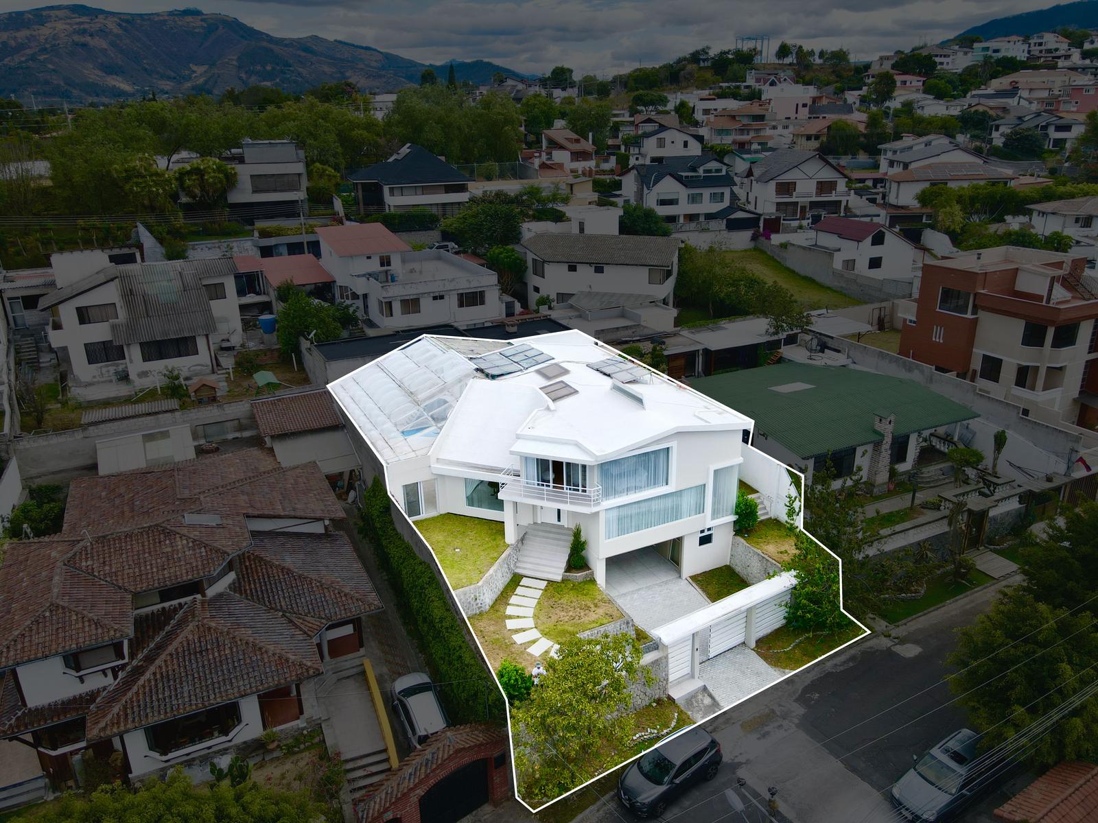 Casa en venta en Pichincha | Quito | Cumbayá, Urb. Valle 2 y 3 Jacaranda Cumbaya