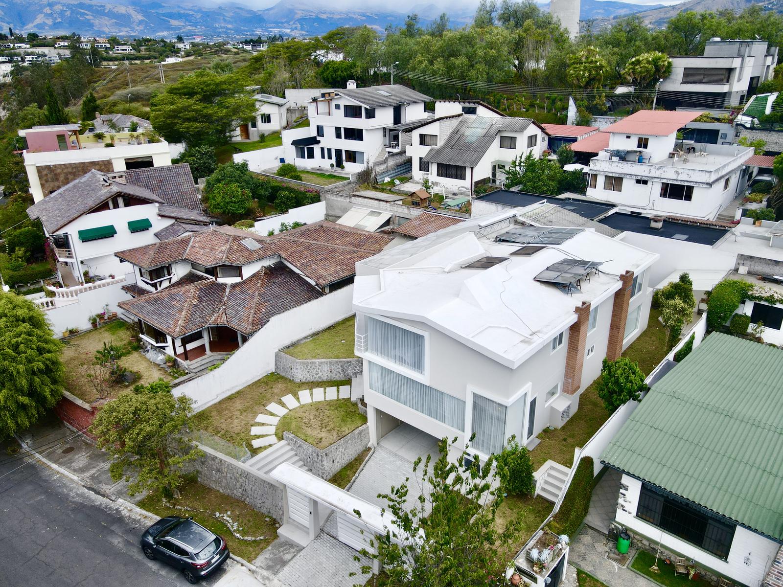 Casa en venta en Pichincha | Quito | Cumbayá, Urb. Valle 2 y 3 Jacaranda Cumbaya