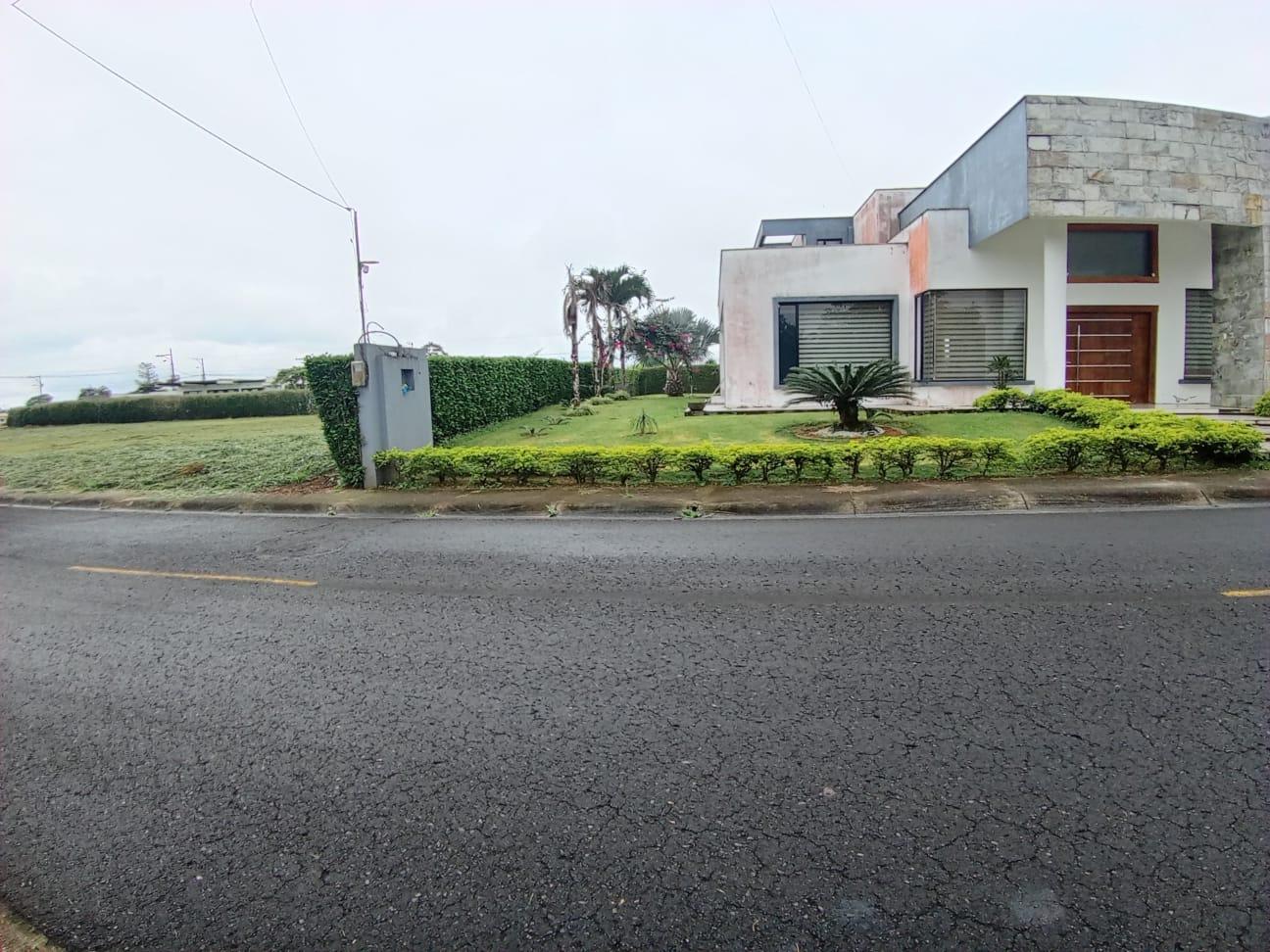 Terreno en venta en Santo Domingo | Santo Domingo | Sur de Santo Domingo, Km. 11 via Santo Domingo via a Chone 12