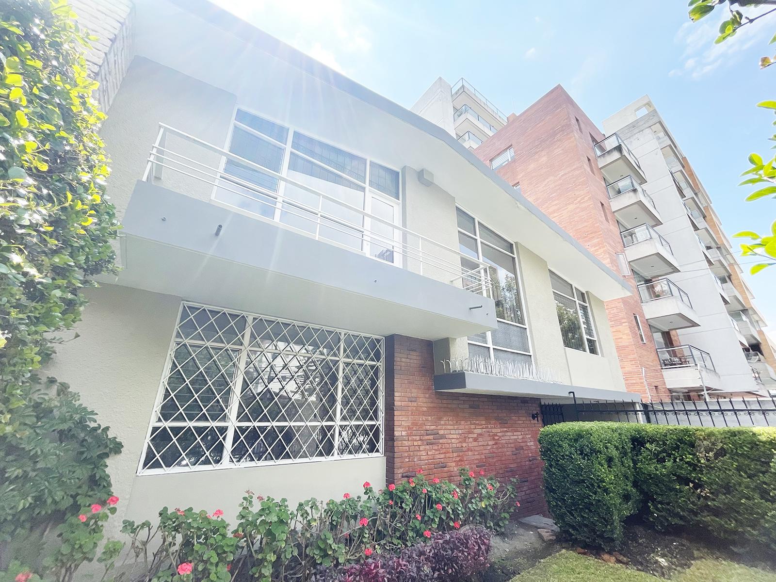 Casa en venta en Pichincha | Quito | González Suárez, CASA COMERCIAL DE VENTA EN LA CALLE WHYMPER, 245 m²