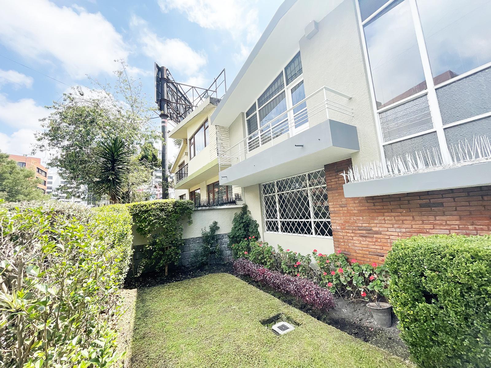 Casa en venta en Pichincha | Quito | González Suárez, CASA COMERCIAL DE VENTA EN LA CALLE WHYMPER, 245 m²