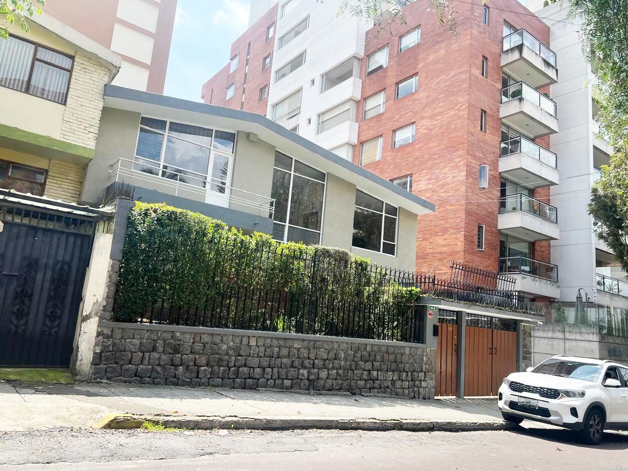 Casa en venta en Pichincha | Quito | González Suárez, CASA COMERCIAL DE VENTA EN LA CALLE WHYMPER, 245 m²