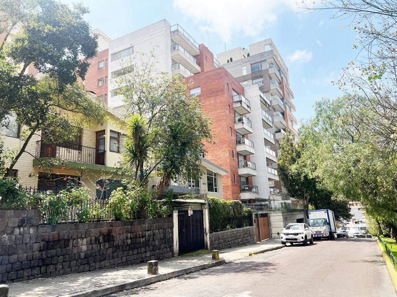 Casa en venta en Pichincha | Quito | González Suárez, CASA COMERCIAL DE VENTA EN LA CALLE WHYMPER, 245 m²