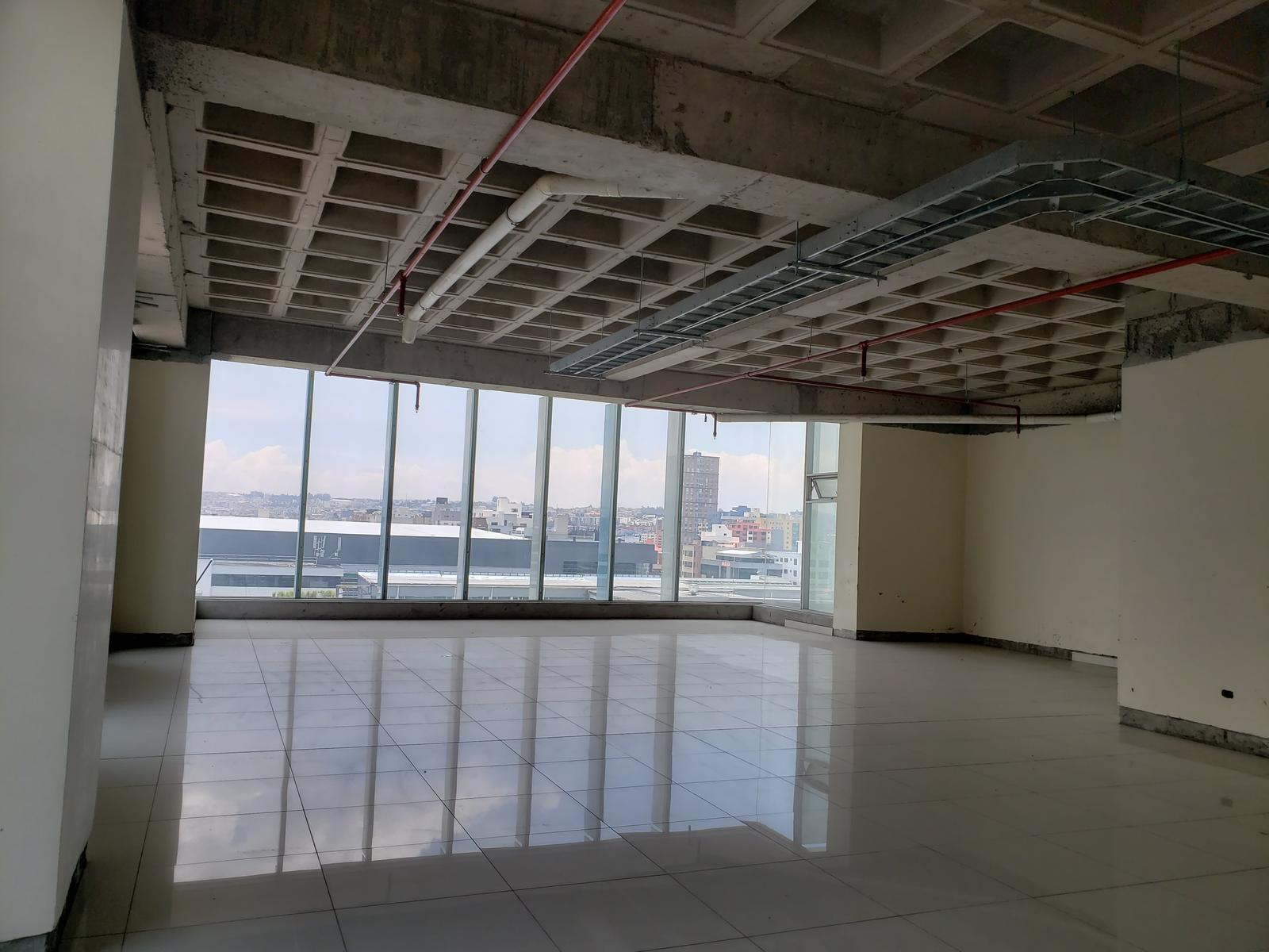 Edificio Comercial en venta en Pichincha | Quito | Naciones Unidas, Edificio Corporativo por terminar proyecto Rep del Salvador y NNUU, 5799 m²