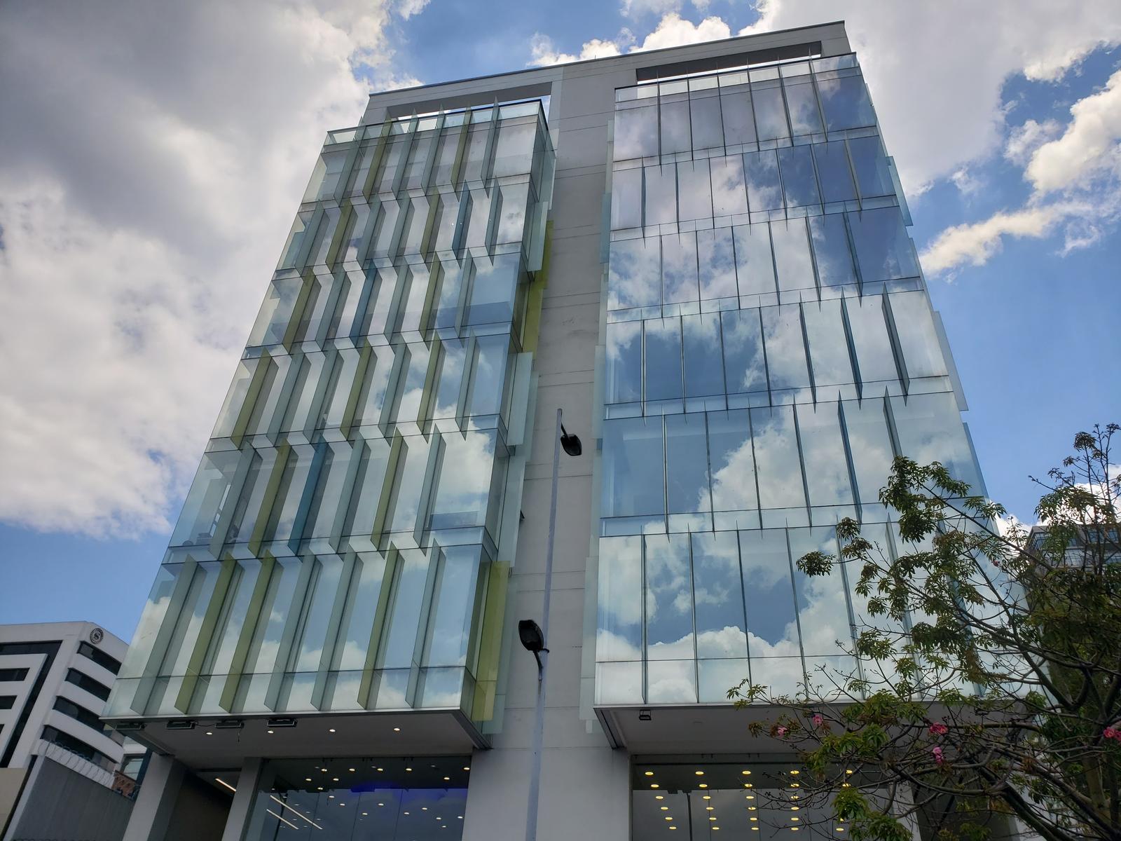 Edificio Comercial en venta en Pichincha | Quito | Naciones Unidas, Edificio Corporativo por terminar proyecto Rep del Salvador y NNUU, 5799 m²