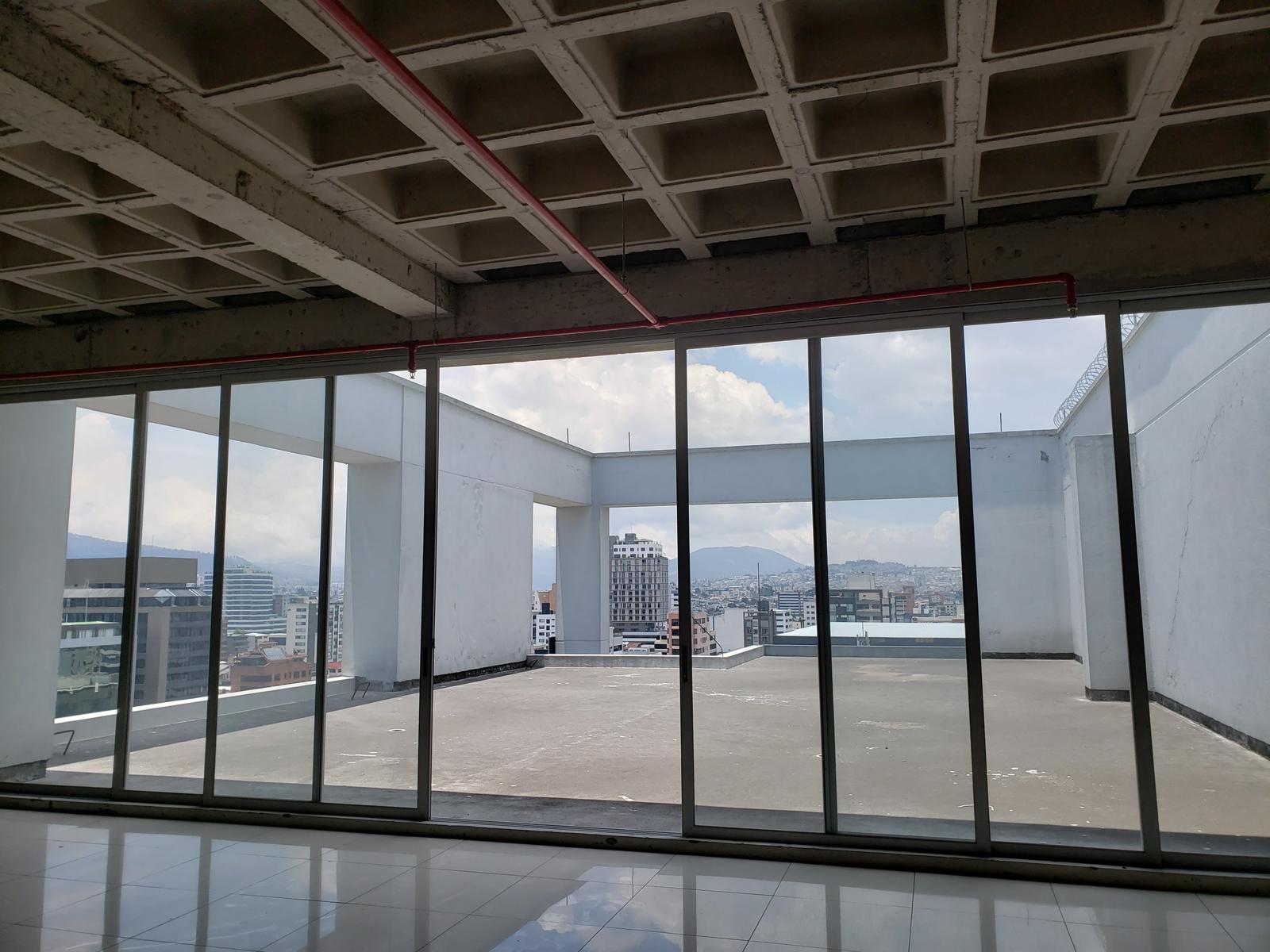 Edificio Comercial en venta en Pichincha | Quito | Naciones Unidas, Edificio Corporativo por terminar proyecto Rep del Salvador y NNUU, 5799 m²