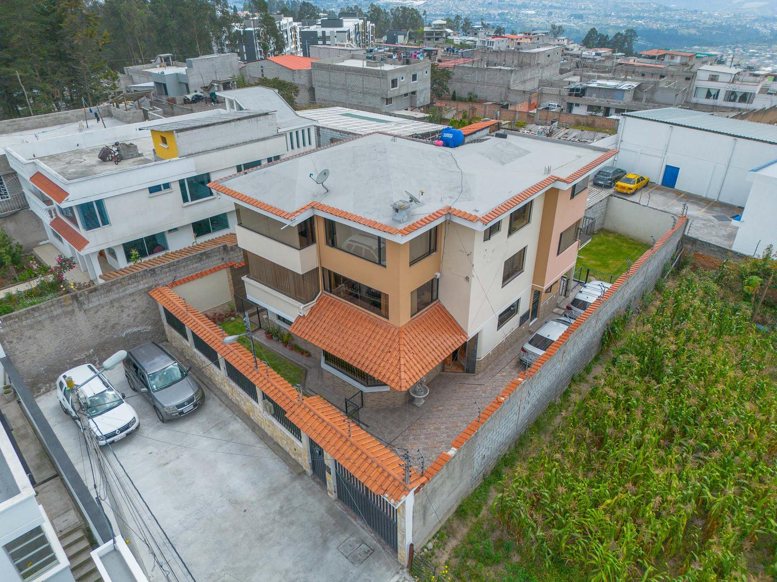 House for Sale 444 m² San Isidro del Inca - Buenos Aires