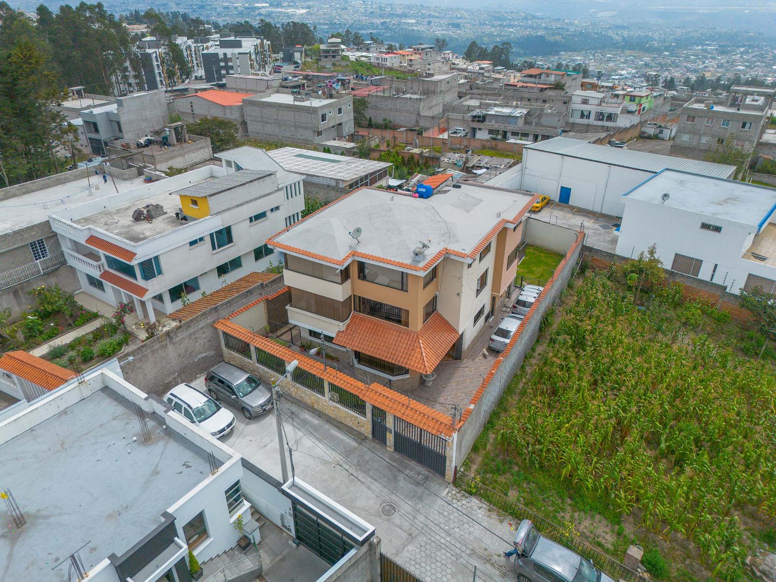 House for Sale 444 m² San Isidro del Inca - Buenos Aires 2