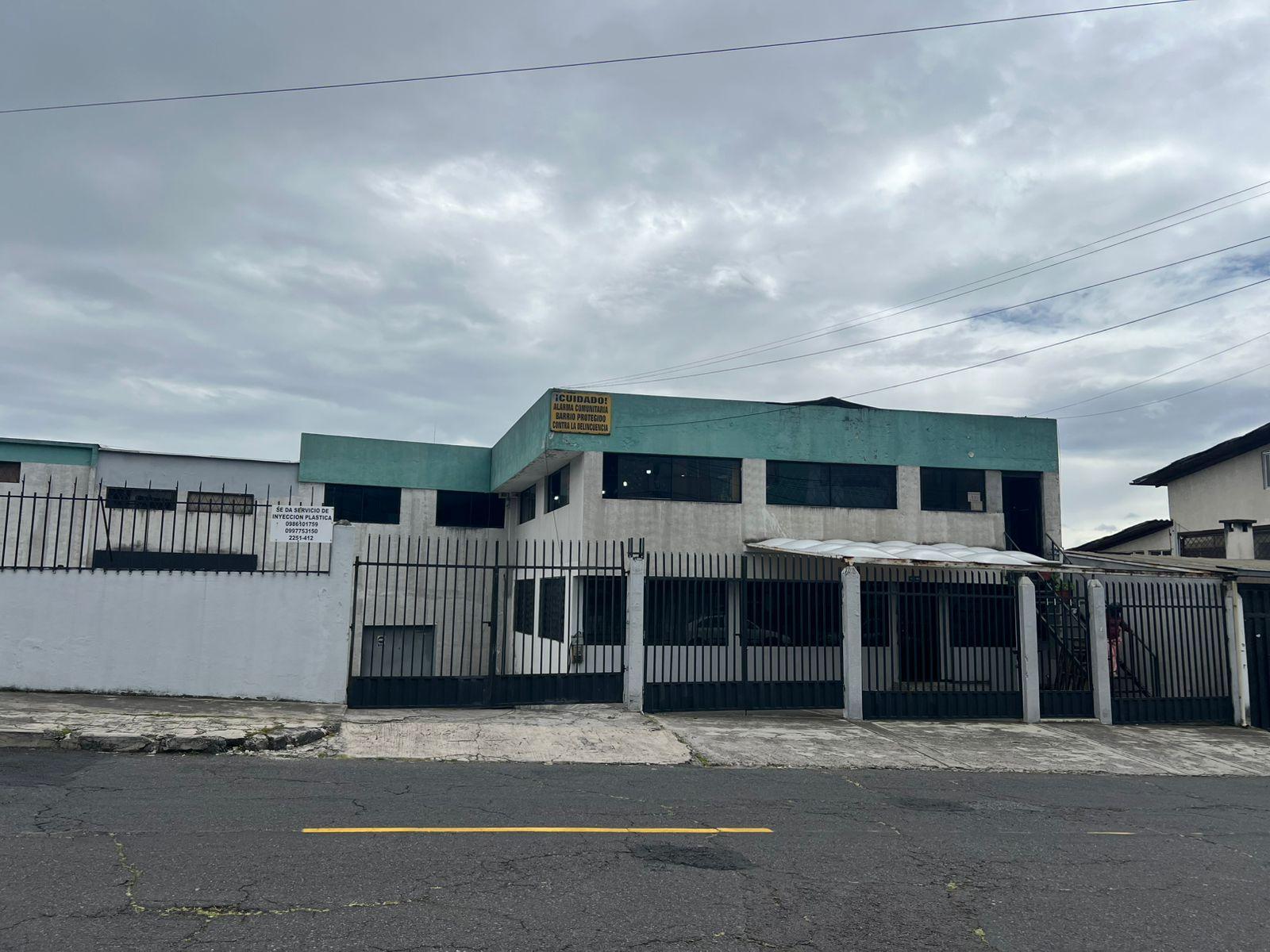 Venta de dos predios contiguos con construcción y renta. 1789 m2. Pinar Bajo