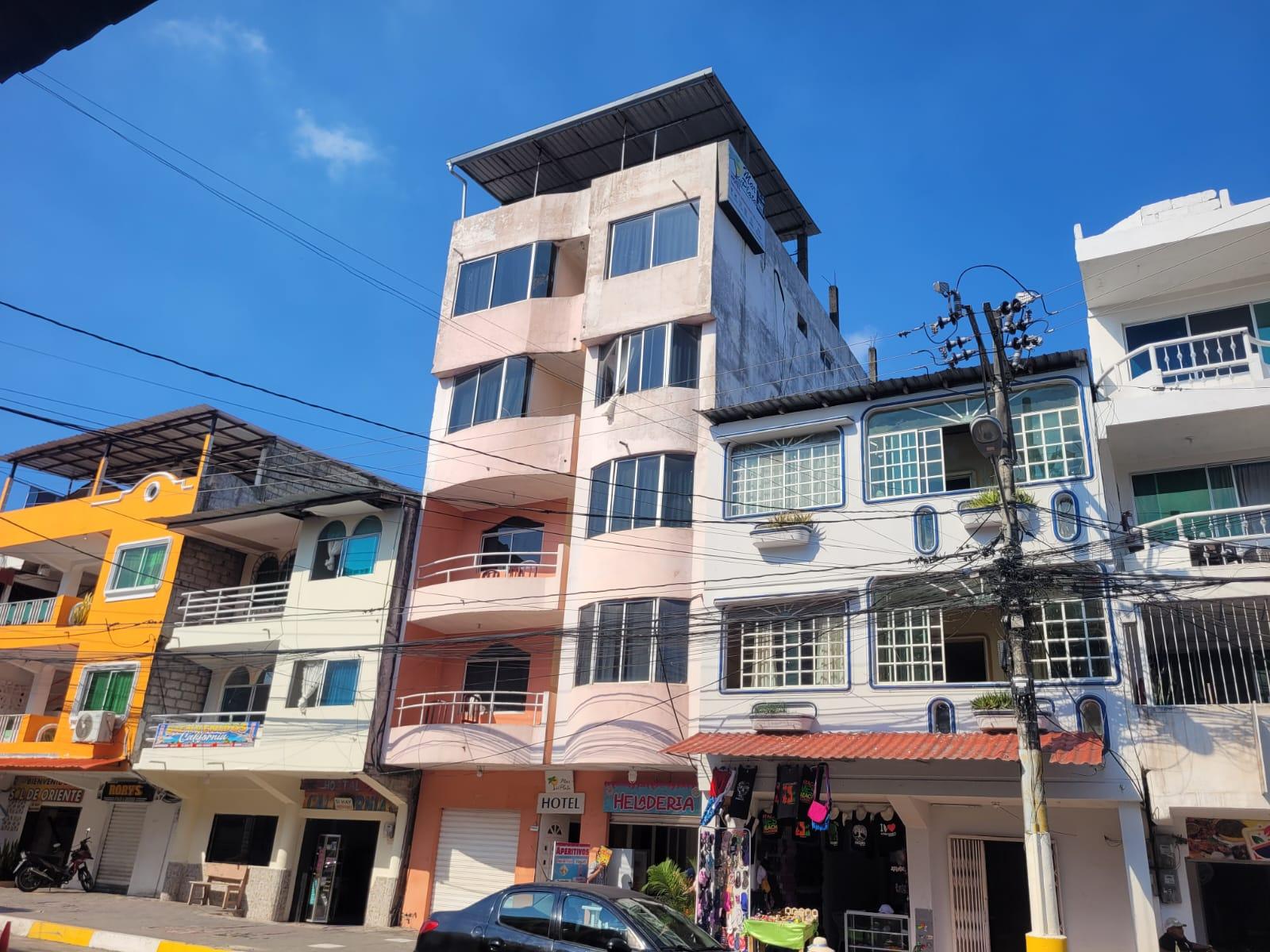 Hotel in Downtown Atacames 3