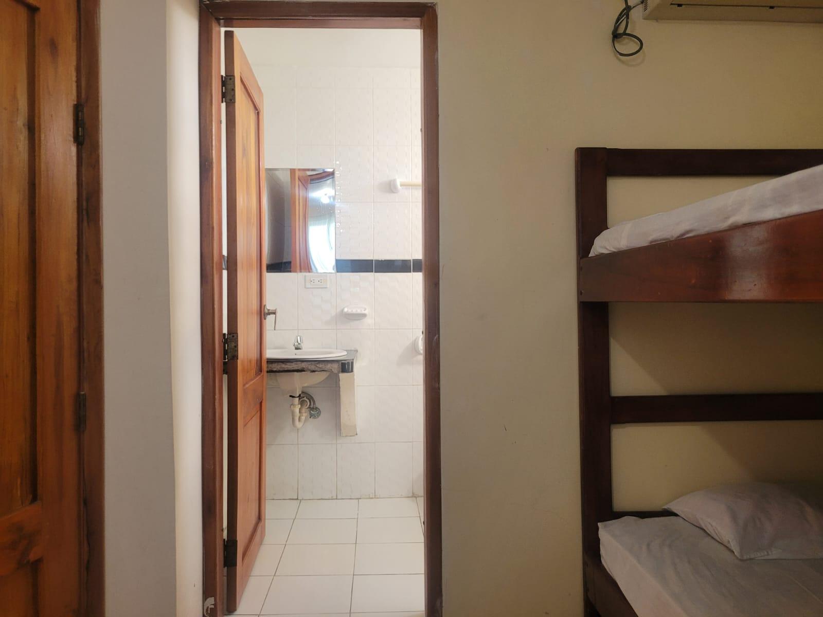 Local en venta en Esmeraldas | Atacames | Centro de Atacames, Acacias  2, 560 m²