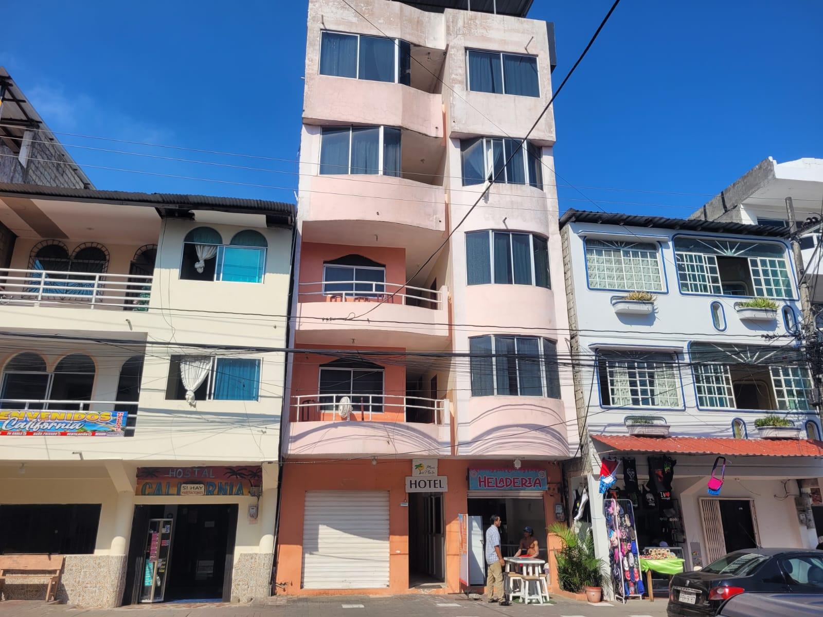 Hotel in Downtown Atacames 2