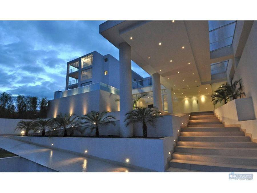 Departamento en venta en Pichincha | Quito | Cumbayá, Fernando de Legarda y Juan Leon Mera al 170100, 225 m²