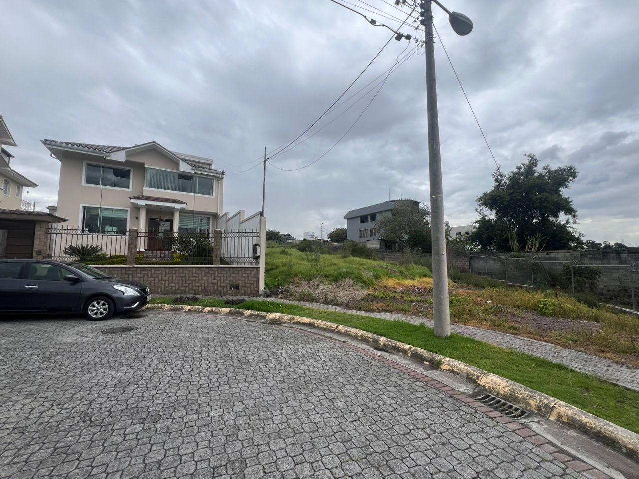 For sale. 761 m² land in exclusive residential development. 2
