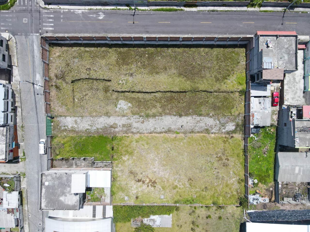 Space, Location and Potential: Unique Land Steps Away from Av. Simón Bolívar 5