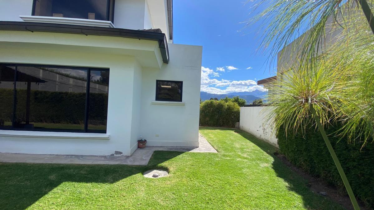 House for rent in Pichincha | Quito | Tumbaco, pachosalas tumbaco, calle jaime salvador y ruta viva, 330 m²