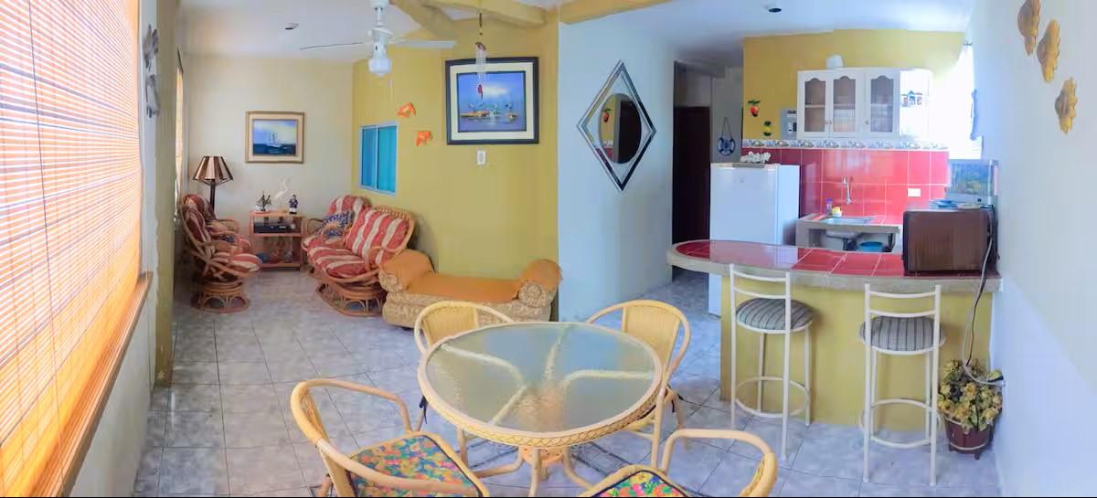 Casa en venta en Santa Elena | Santa Elena | Santa Elena, Casa Vacacional a Pocos Pasos del Mar en Punta Carnero, 65 m²